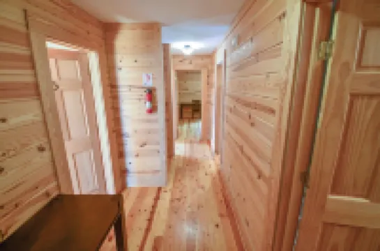 Cabin 80, Luxury 6 bedroom 3 bath Cabin minutes from Downtown Lexington!