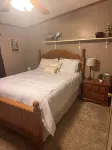 Quiet Getaway 5 minutes from Galesburg with pool and hot tub
