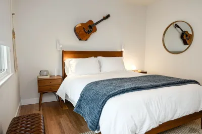 1+1 mid-century meets boho next to Studios