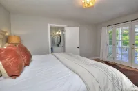 Mountain views. Montecito, Beach, Santa Barbara, large home. Separate Studio. Hotels in Montecito