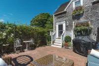 Beautiful 4 BR, 2 BA home a block fr Harbor, World Class dining