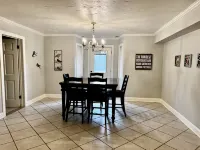 Large 4 br Home on an acre in a neighborhood setting -The Cajun Nest-