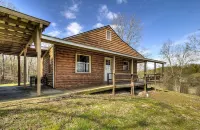 Jamie's Mountain Retreat w/ 6 Bedrooms. Hot Tub, Swing, Arcade, & BBQ on 5 Acres 와일더네스 앳 더 스모키스 주변 호텔