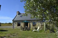 Traditional Breton house next to the village of La Palue Hotel a Crozon