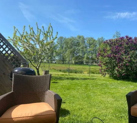 Vacation bungalow Wiesenblick Отели в г. Росток