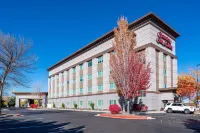 Hampton Inn & Suites Boise/Spectrum Hotel berhampiran Walgreens