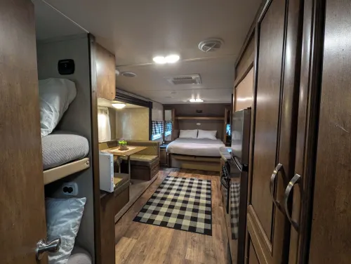 RV/camper in terrific Via Madonna property Hoteles en Englewood