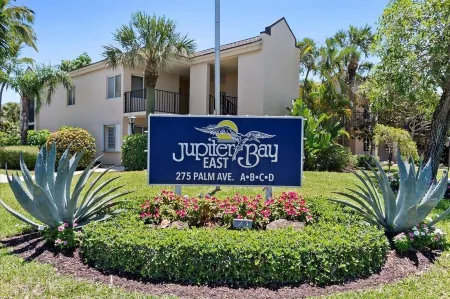 Jupiter Beach Condo Retreat