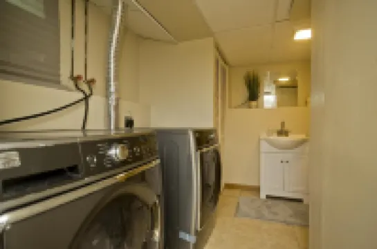 Cozy 3-bedroom Duplex2 in beautiful Springfield with WiFi, central AC