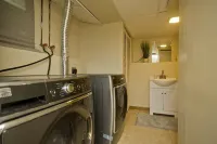 Cozy 3-bedroom Duplex2 in beautiful Springfield with WiFi, central AC Hotels in Springfield