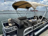 The Bay Beach House: Boat/Jetskis