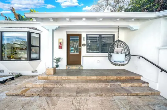 Heated Pool! Massive Gem+Close To Beach & Shops!