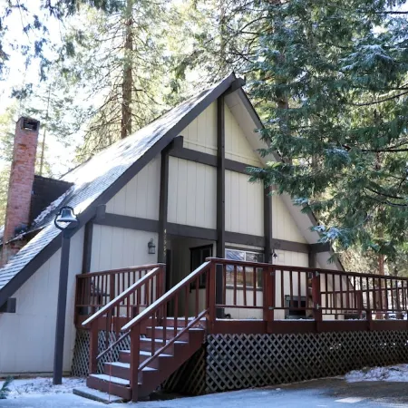 Secluded Cabin at Shaver Lake – Quiet, Private & Family Friendly
