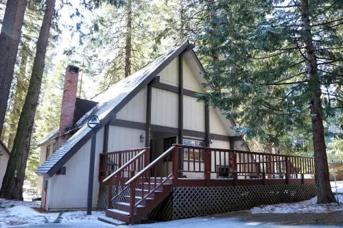 Secluded Cabin at Shaver Lake – Quiet, Private & Pet-Friendly