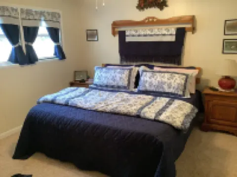 CABIN FEVER ON LAKE  NOTTLEY WITH DOCK