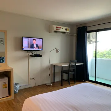 Phanthong Hotel Отели рядом с достопримечательностью «Дворец Сенам Чан»