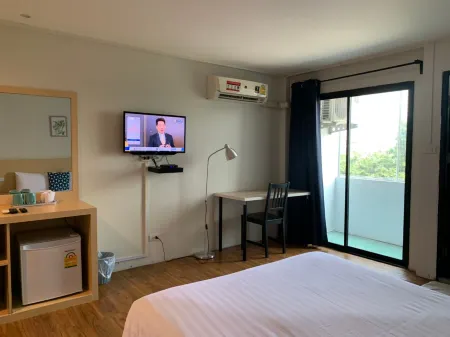 Phanthong Hotel Отели рядом с достопримечательностью «Computer Center Silapakorn University»