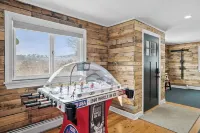 Modern Private Chalet-Close to Skiing, Shopping & Restaurants