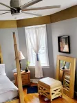 Firehouse Rear Apartment near downtown with Functional Kitchen and TV Room Hotel dekat St Patrick Catholic Church