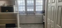 Open Plan 1BR Apt with King Bed in Historic City