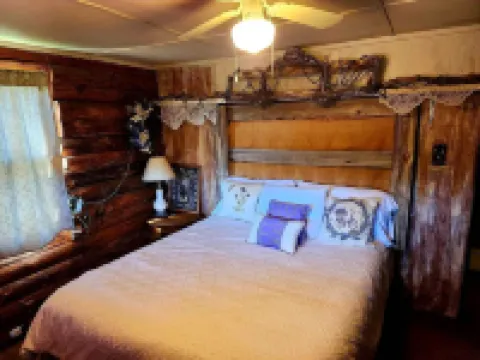 Cozy Elkton Cabin near Shenandoah 25 min