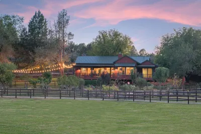 Los Lagos Sedona: 23-Acre Vacation Estate on Oak Creek, Sedona Amazing Amenities Hotels near Bell Rock