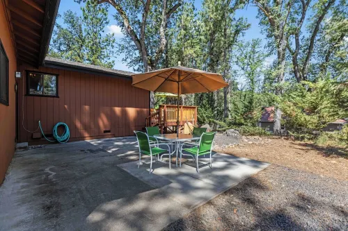 3-bedroom house in charming Groveland with WiFi, climate control, fitness room