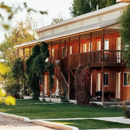 Secluded South Getaway Sleeps 43+ Clubhouse, Reunions, Dinosaur Quarry nearby Отели в г. Винта Каунти