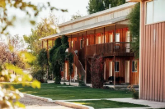 Secluded South Getaway Sleeps 43+ Clubhouse, Reunions, Dinosaur Quarry nearby