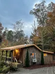 Cozy Cabin, private, romantic, wood stove, WiFi, mountains, NC