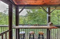Katahdin Cabin, tranquil n rustic with inside hot tub, close to town! Romantic!