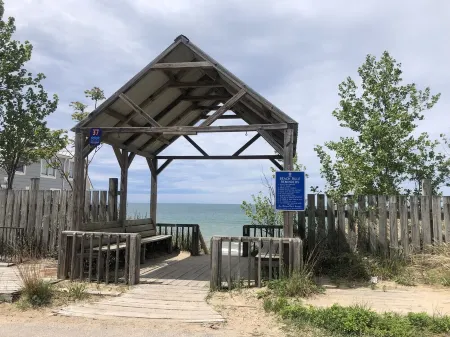 Adorable cottage in the Michiana Shores area! Close to Lake Michigan and Dunes