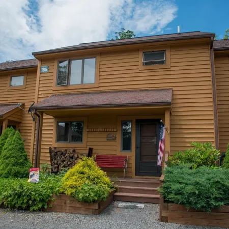 Cozy, Beautifully Furnished Condo 10 Minutes to Ski Resorts
