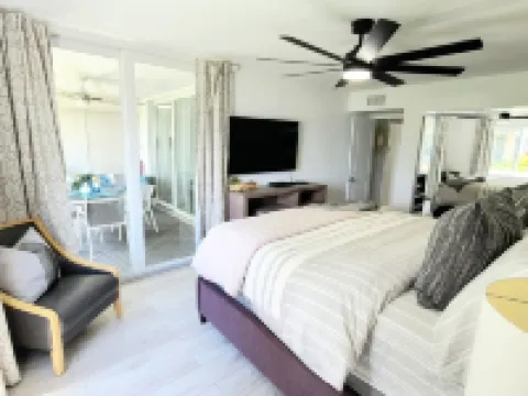 POSHPADZ-Bella Lago-Ground Floor, Walk to Jupiter Beach, Patio with Lake Views Hotels in Jupiter