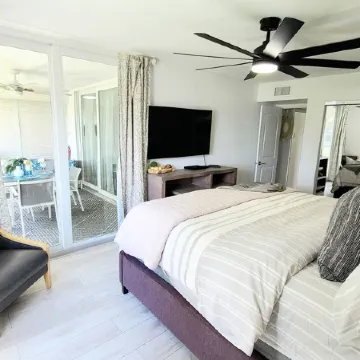 POSHPADZ-Bella Lago-Ground Floor, Walk to Jupiter Beach, Patio with Lake Views