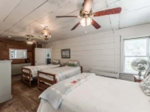 Updated Farm House on 1/2 Acre 1 Block From Aransas Bay フルトンのホテル