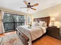 Exquisite Vacation Home with Hot Tub, EV Charger アーノルドのホテル