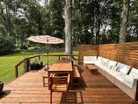 Mansion-on-the-hill elegance close to all the Hudson Valley has to offer. City of Kingston Transfer Station 주변 호텔