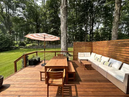 Mansion-on-the-hill elegance close to all the Hudson Valley has to offer. Отели в г. Кингстон