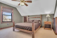 Rustic Cottage Retreat Hotels in Collins