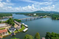 Beautifully remodeled lakefront condo with boat slip