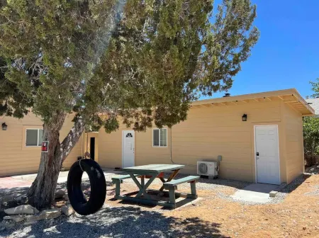 Cozy Private Studio Отели в г. Квартц Хилл