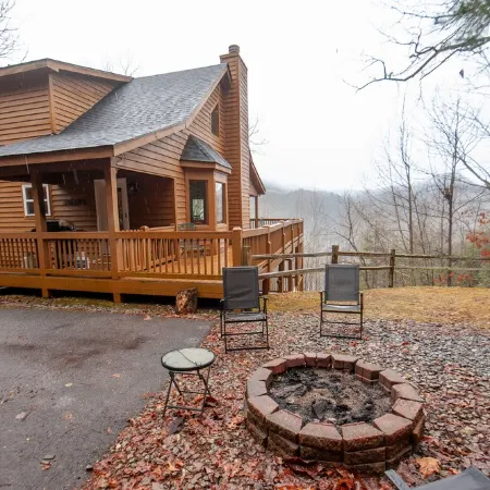 A Perfect View! Dog Friendly Cabin at The Top of The Mountain!