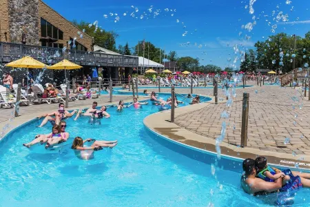 New  Fall Season " Open Space Concept & Cozy 2 Bed Ranch - Min from Downtown