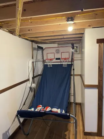 New 4-bedroom cabin in Cleveland with a Hot tub