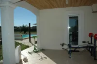 LE MAS DE L'OLIVIER ARLES 10-18 pers SEE DETAILED RATES--CHEF CUISINI POSS.