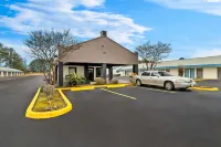 Rodeway Inn & Suites - parking