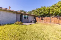 Upscale & Cozy Home! By Six Flags and AT&T Stadium 에픽 센트럴 공원 주변 호텔