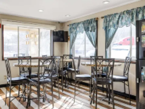 Super 8 by Wyndham Pittsburgh/Monroeville モンロービルのホテル