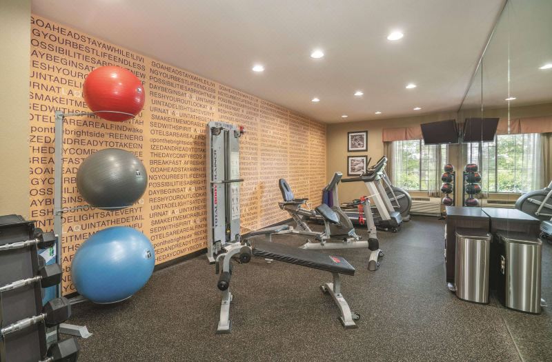 La Quinta Inn & Suites by Wyndham Smyrna TN - Nashville photo 2